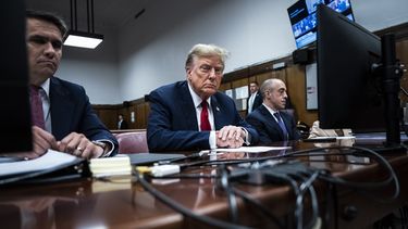 El expresidente estadounidense Donald Trump en la corte en la ciudad de Nueva York, el 15 de abril de 2024. (Jabin Botsford/Pool Photo via AP)