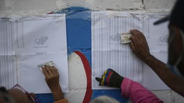 Venezolanos eligen congresistas en medio de boicot opositor
