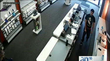 buscan a peligrosos ladrones que robaron tienda de celulares en hialeah