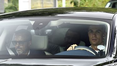 Ronaldo llega para negociaciones con Manchester United