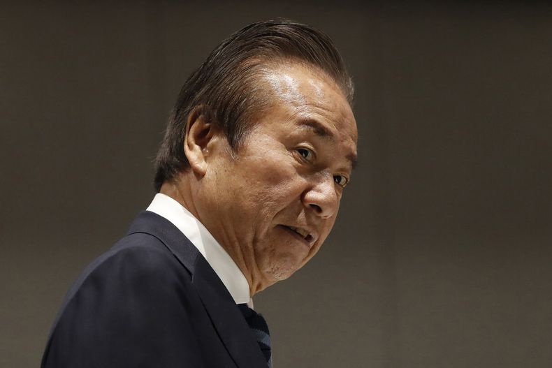 ARCHIVO - Foto del 30 de marzo del 2020, Haruyuki Takahashi, exejecutivo del comité organizador de los Juegos Olímpicos de Tokio, llega ala reunión de la junta directiva de los juegos. El jueves 14 de diciembre del 2023, Takahashi se declara no culpable de recibir sobornos. (Issei Kato/Pool Photo via AP, Pool, Archivo)