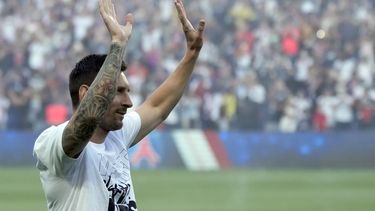 messi por debutar en el psg, pero mbappe con un pie afuera