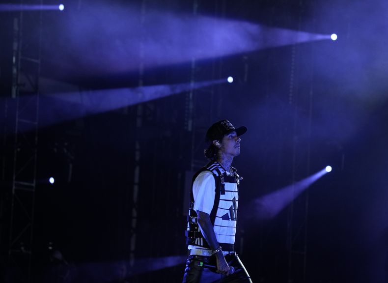 El cantante mexicano Natanael Cano durante su presentación en el primer día del festival Arre en la Ciudad de México el domingo 10 de septiembre de 2023. (Foto AP/Fernando Llano)