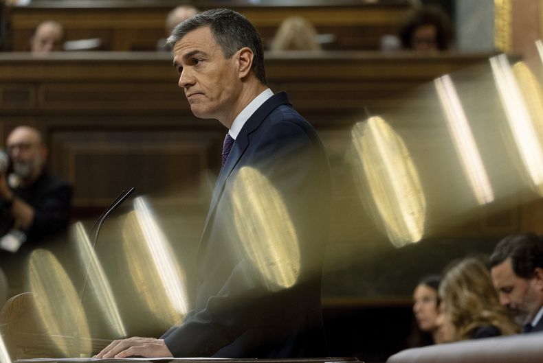 El presidente del gobierno de España, Pedro Sánchez, durante una intervención en el Congreso de los Diputados, en Madrid, el 22 de mayo de 2024. (Eduardo Parra/Europa Press vía AP)