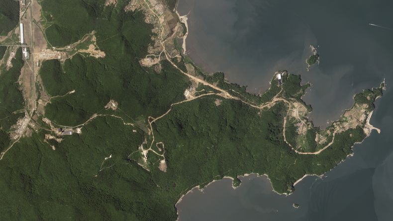 Esta imagen satelital difundida por Planet Labs PBC muestra la Estación de Lanzamiento Satelital Sohae, el martes 30 de mayo de 2023, cerca de Tongchang-ri, Corea del Norte. (Planet Labs PBC via AP)