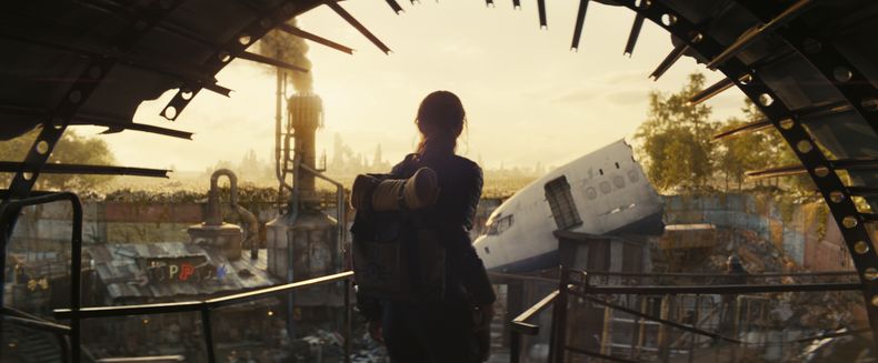 En esta imagen proporcionada por Prime Video, Ella Purnell en una escena de Fallout. (Prime Video via AP)