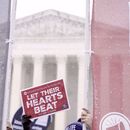 Activistas opuestos al aborto participan en la Marcha por la Vida frente a la Corte Suprema de Estados Unidos el viernes 19 de enero de 2024, en Washington. (AP Foto/Mariam Zuhaib)