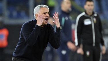 Suspensión de 2 partidos a Mourinho tras expulsión