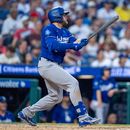 Max Muncy, de los Dodgers de Los Ángeles, batea un jonrón de dos carreras ante los Filis de Filadelfia, el miércoles 22 de julio de 2026 (AP Foto/Chris Szagola)