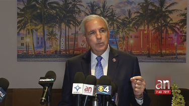 Carlos Giménez culpa a la administración Biden por la crisis  en la frontera con México