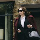 Esta imagen publicada por Focus Features muestra a Emma Stone en una escena de Bugonia. (Focus Features via AP)