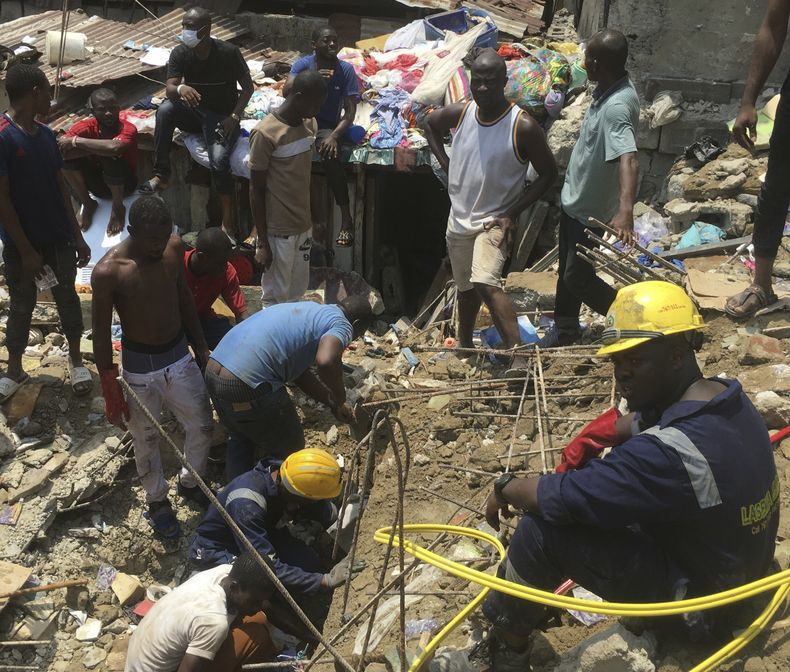 AFR-GEN_NIGERIA-ESCUELA_DESPLOMADA-0.jpg