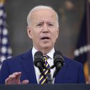 Biden celebra cautelosamente 300 millones de vacunaciones