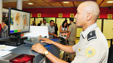 la aduana cubana aumenta la vigilancia sobre los farmacos importados por los viajeros