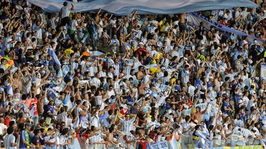 americateve | La fotograf&iacute;a del s&aacute;bado 21 de junio muestra una multitud de hinchas argentinos durante el partido mundialista del s&aacute;bado 21 de juniio de 2014, frente a Ir&aacute;n. El martes 24, las autoridades brasile&ntilde;as informaron que han n
