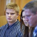 Jeremy Goodale, a la izquierda, escucha durante su audiencia de sentencia por el homicidio de una maestra de español, en el tribunal del condado Jefferson, el miércoles 15 de noviembre de 2023, en Fairfield, Iowa. (Jim Slosiarek/The Gazette/Foto compartida vía AP)