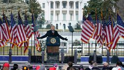 ARCHIVO - El presidente Donald Trump pronuncia un discurso en un mitin el 6 de enero de 2021 frente a la Casa Blanca, en Washington. (AP Foto/Jacquelyn Martin, archivo)