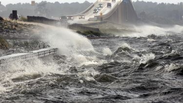 el huracan irma azota cuba; florida se alista para el golpe