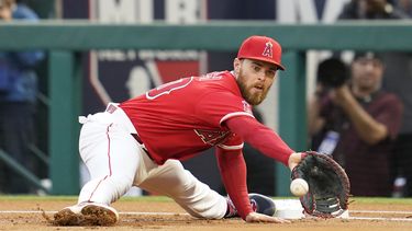 Chapman ayuda a Azulejos a remontar a Angelinos 6-5