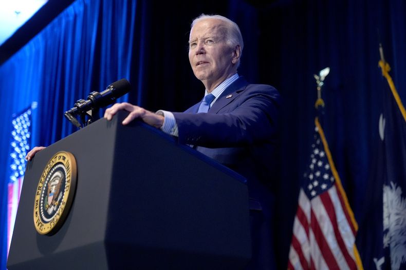 ARCHIVO - El presidente estadounidense Joe Biden habla durante un evento el 27 de enero de 2024, en Columbia, Carolina del Sur. (AP Foto/Jacquelyn Martin, Archivo)