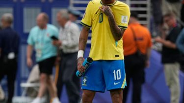 Neymar, de Brasil, llora la eliminación en el Mundial ante Noruega, el domingo 5 de julio de 2026 (AP Foto/Seth Wenig)