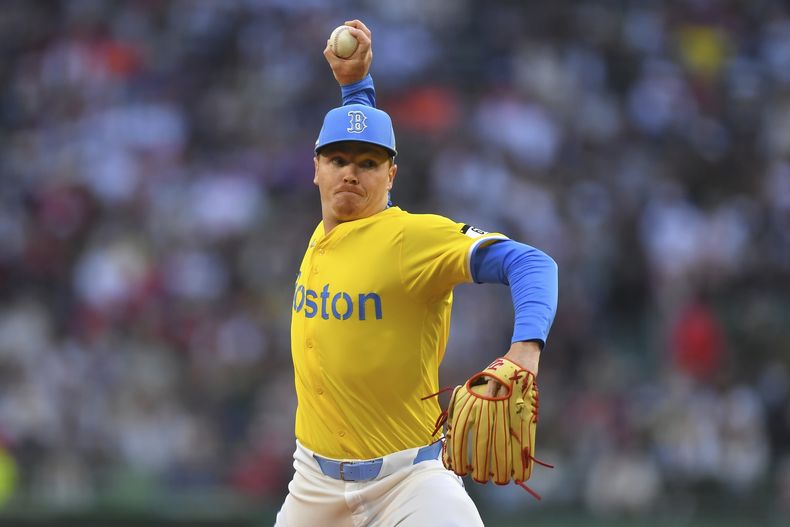 Hunter Dobbins, de los Medias Rojas de Boston, hace un pitcheo en el juego ante los Yankees de Nueva York, el sábado 14 de junio de 2025 (AP Foto/Steven Senne)