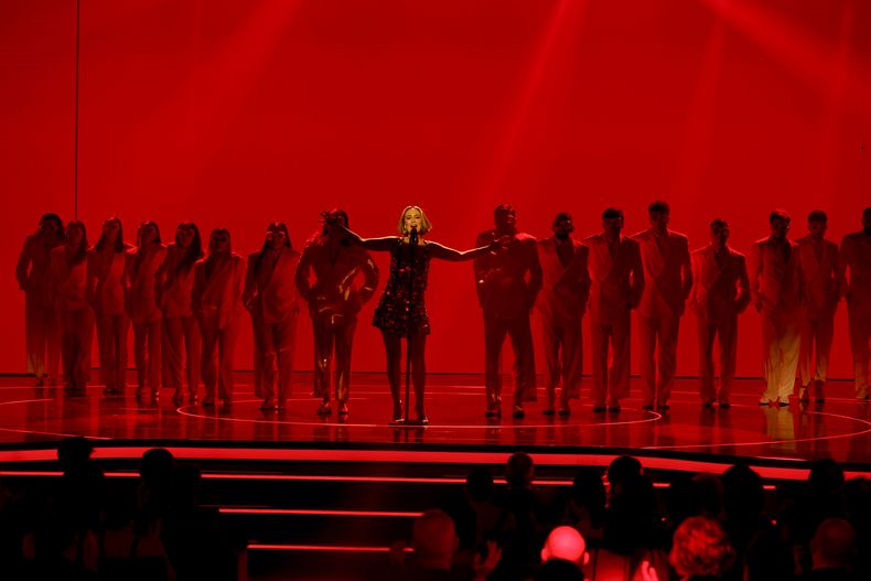 Paula Ribo durante su presentación en la 39ª ceremonia de los Premios Goya en Granada, España, el sábado 8 de febrero de 2025, en Granada. (Foto AP/Fermin Rodriguez)