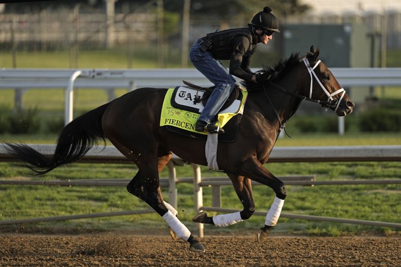 Fierceness entrena en Churchill Downs el miércoles 1 de mayo de 2024, un día antes del Derbi de Kentucky (AP Foto/Charlie Riedel)