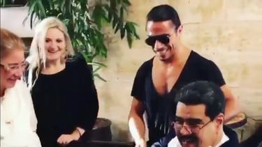 el famoso chef nusret gokce le cocina al dictador venezolano nicolas maduro y su esposa cilia flores