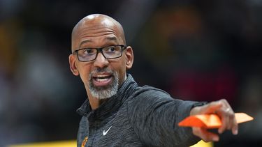 Suns extienden contrato del entrenador Monty Williams