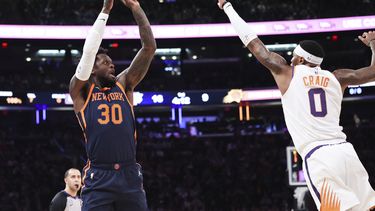 Con 28 puntos de Randle, Knicks aplastan a los Suns