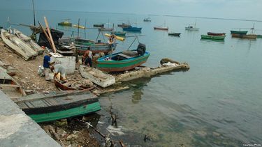 americateve | Los sobrevivientes aseguran que se lanzaron a nado porque desde la embarcación podían verse las costas cubanas.