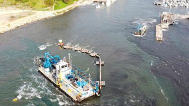 evacuan playas de peru por derrame petrolero