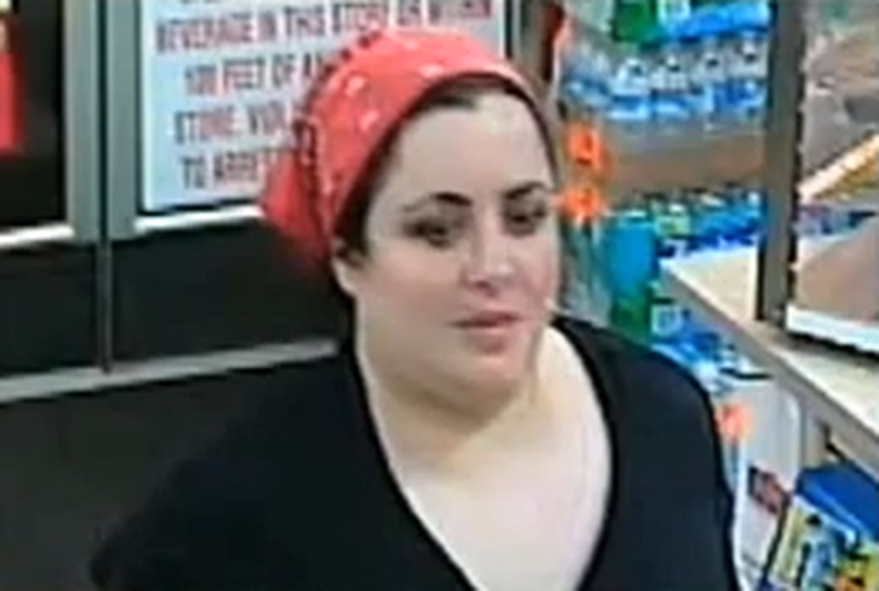 Un empleado de un 7 Eleven de Miami resultó lesionado al tratar de evitar que una mujer se llevara mercancía robada de la tienda.