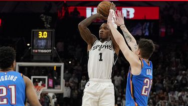 Spurs cortan racha con triunfo sobre Thunder 122-120
