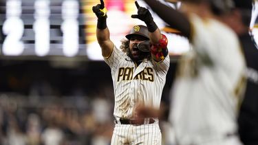 Alfaro batea hit que guía a Padres a triunfo sobre Arizona