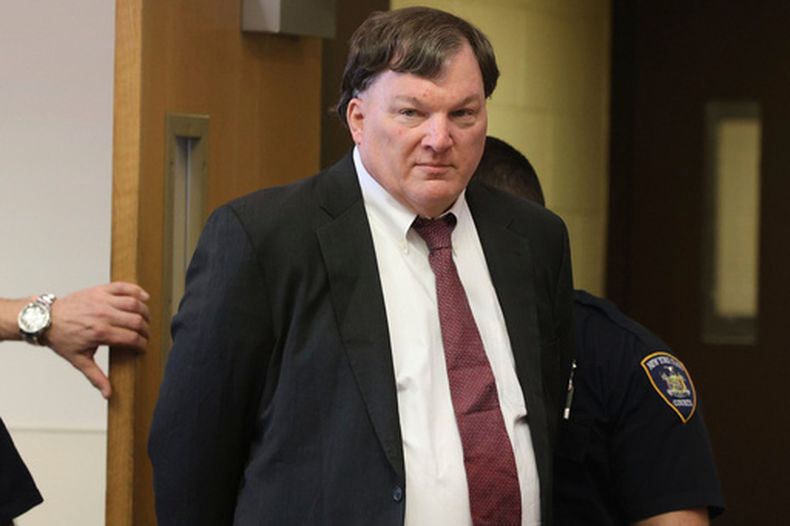 Rex Heuermann en el tribunal del condado Suffolk en Riverhead, Nueva York, el 25 de febrero de 2025. Heuermann está acusado de matar a ocho mujeres. (James Carbone/Newsday vía AP, Archivo)