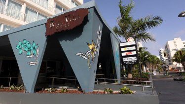 Divulgan foto del sospechoso del asesinato de dos hermanos en la cocina de un restaurante en Condado