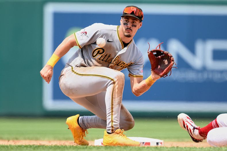 ARCHIVO - Foto del 5 de julio del 2026, el campocorto de los Piratas de Pittsburgh Konnor Griffin en acción durante el encuentro ante los Nacionales de Washington. (AP Foto/Nick Wass, Archivo)