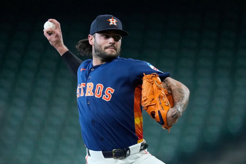 ARCHIVO - Foto del 19 de junio del 2026, Lance McCullers Jr. de los Astros de Houston lanza ante los Guardianes de Cleveland. (AP Foto/Kevin M. Cox, Archivo)