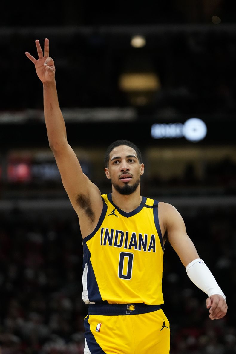 Tyrese Haliburton festeja un triple de los Pacers de indiana ante los Bulls de Chicago, en el partido del jueves 28 de diciembre de 2023 (AP Foto/Erin Hooley)