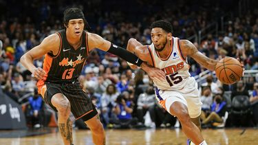 Tapa de Bridges preserva triunfo de Suns ante Magic