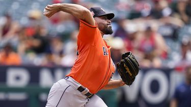 Altuve y Urquidy guían a Astros en paliza sobre Angelinos