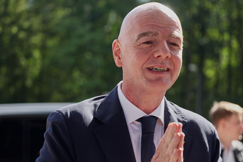 El presidente de la FIFA Gianni Infantino previo al partido inaugural del Mundial Sub20 femenino, en Katowice, Polonia, el sábado 5 de septiembre de 2026. (AP Foto/Beata Zawrzel)