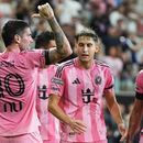 El argentino Rodrigo de Paul, del Inter Miami, muestra la camiseta de su compatriota y compañero Lionel Messi tras anotar ante Monterrey en la Leagues Cup, el sábado 8 de agosto de 2026. Messi no jugó el encuentro por el deceso de su padre (AP Foto/Lynne Sladky)