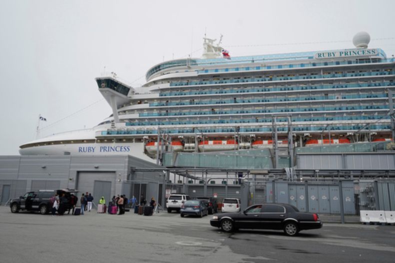 ARCHIVO - El Ruby Princess atracado en San Francisco, el jueves 6 de enero de 2021. (AP Foto/Eric Risberg/Archivo)