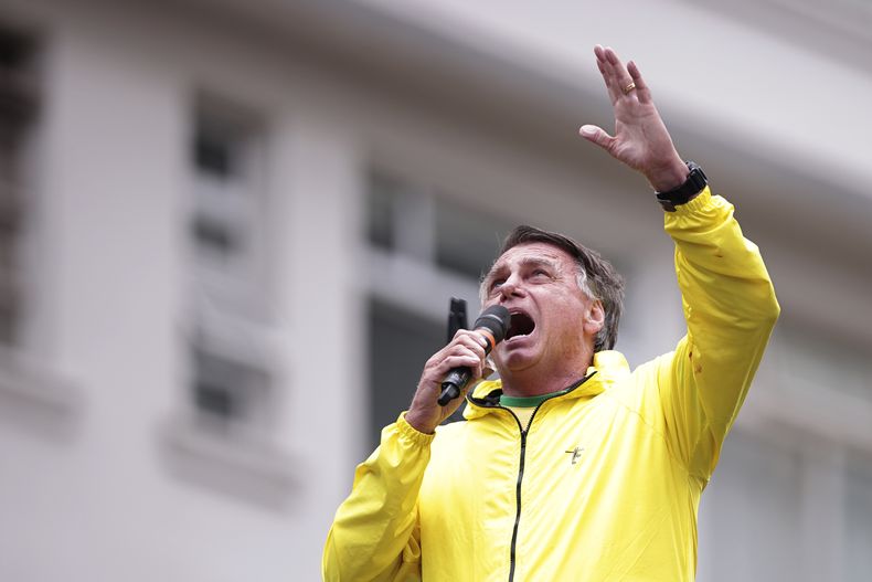 El expresidente de Brasil Jair Bolsonaro durante una marcha para exigir amnistía para los detenidos por un supuesto golpe de Estado de 2023, el domingo 6 de abril de 2025, en Sao Paulo. (AP Foto/Ettore Chiereguini)