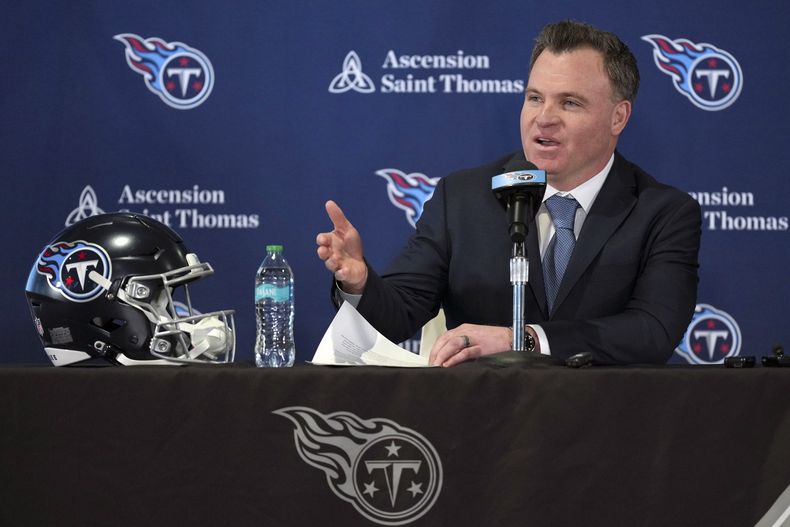 Mike Borgonzi, el nuevo gerente general de los Titans de Tennessee, habla durante la conferencia de prensa de su presentación en el cargo en las instalaciones de entrenamiento del equipo, el miércoles 22 de enero de 2025, en Nashville, Tennessee. (AP Foto/George Walker IV)