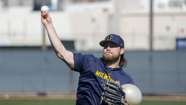 Burnes, decepcionado por arbitraje salarial con Milwaukee