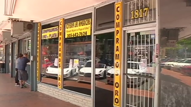 duenos de negocios y residentes de la pequena habana reaccionaron despues que hombre armado asalto joyeria